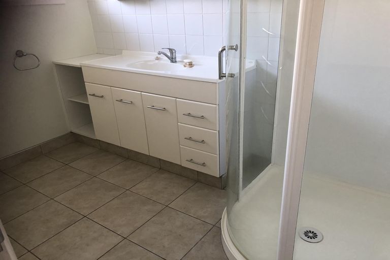 Photo of property in 2/4220 Great North Road, Glendene, Auckland, 0602