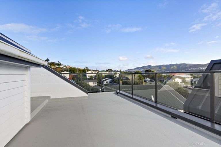 Photo of property in 27 Petherick Crescent, Johnsonville, Wellington, 6037