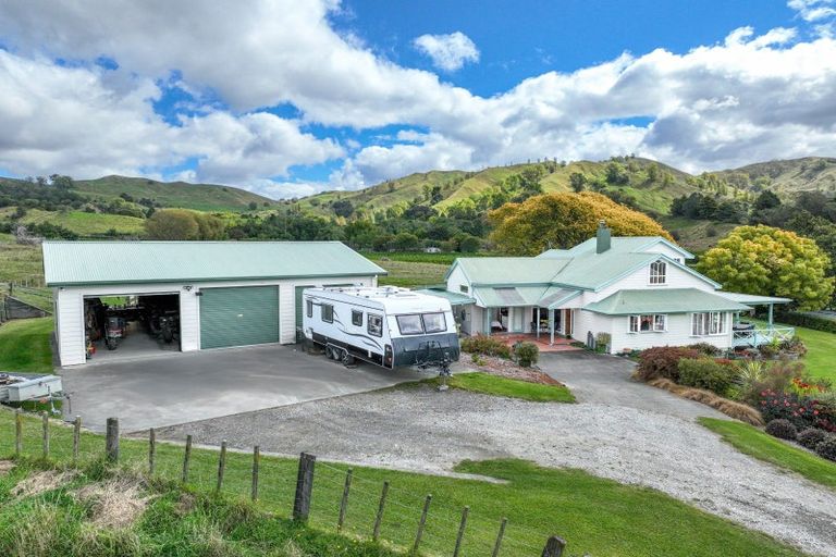 Photo of property in 559 Taurau Valley Road, Muriwai, Manutuke, 4072