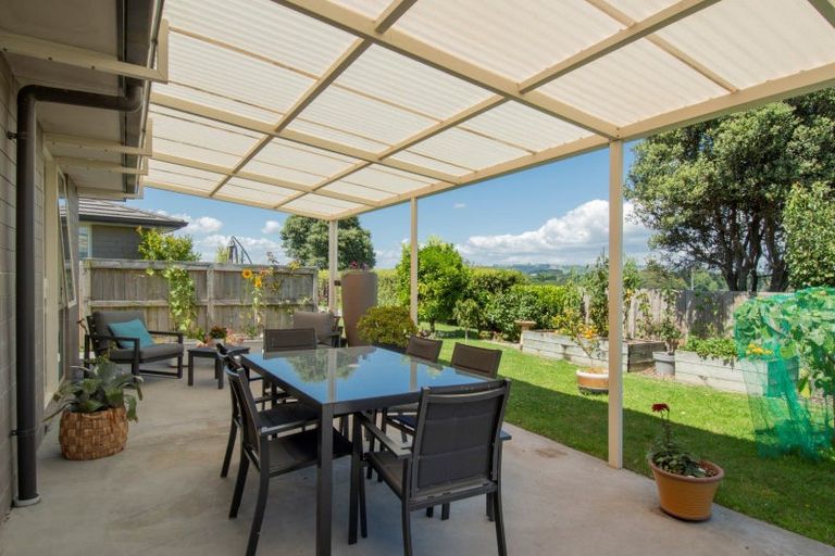 Photo of property in Waterview Estate, 18/4 Greystone Place, Omokoroa, 3114