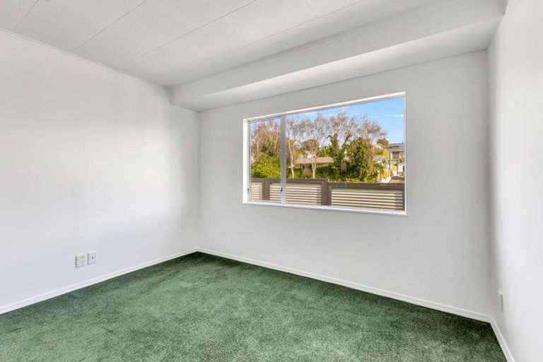 Photo of property in 1/58 Riversdale Drive, Merrilands, New Plymouth, 4312