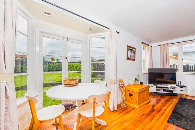 Photo of property in 12 Adriatic Avenue, Henderson, Auckland, 0612