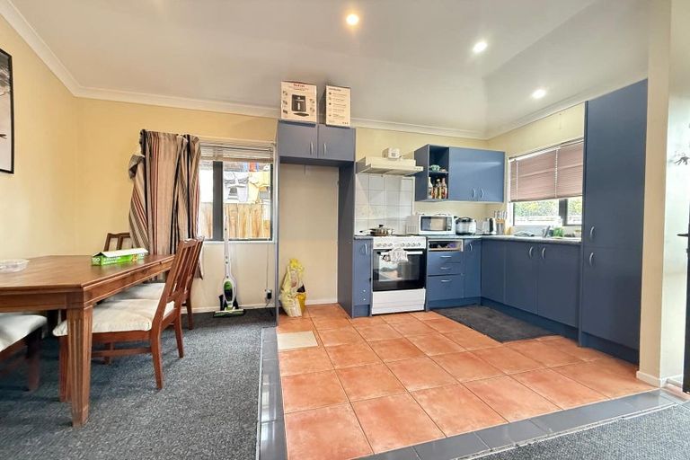 Photo of property in 13 Hindmarsh Street, Henderson, Auckland, 0612