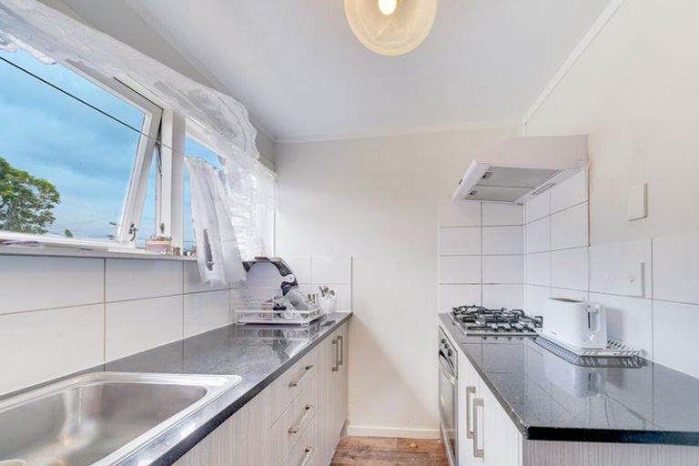 Photo of property in 43 Hallberry Road, Mangere East, Auckland, 2024