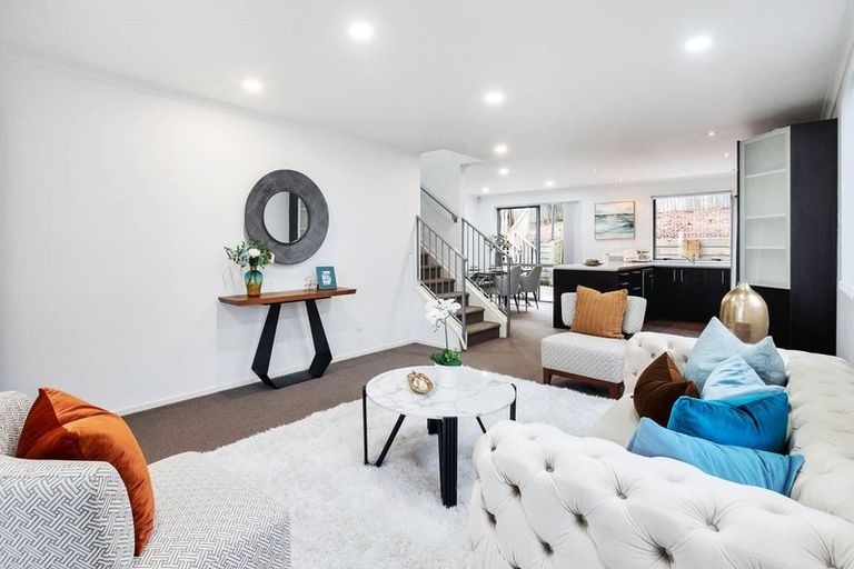 Photo of property in 17a Nimstedt Avenue, Oteha, Auckland, 0632