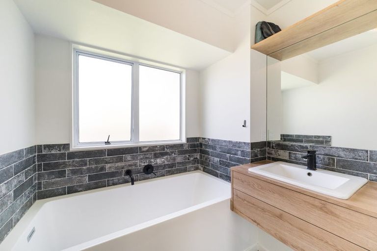 Photo of property in 97 Hillcrest Drive, Kelvin Grove, Palmerston North, 4414