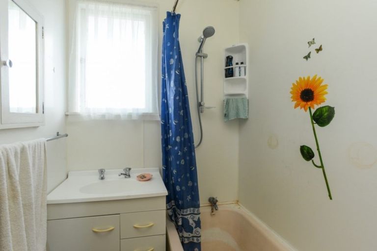 Photo of property in 10 Merton Crescent, Pirimai, Napier, 4112