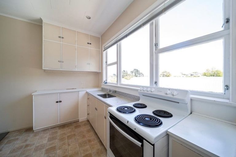 Photo of property in 111 Mangorei Road, Merrilands, New Plymouth, 4312