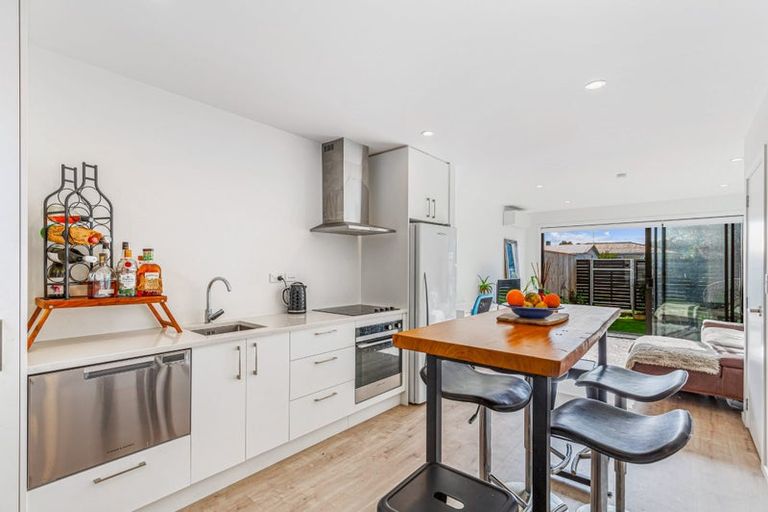 Photo of property in 2/12 Tawa Road, Te Atatu Peninsula, Auckland, 0610