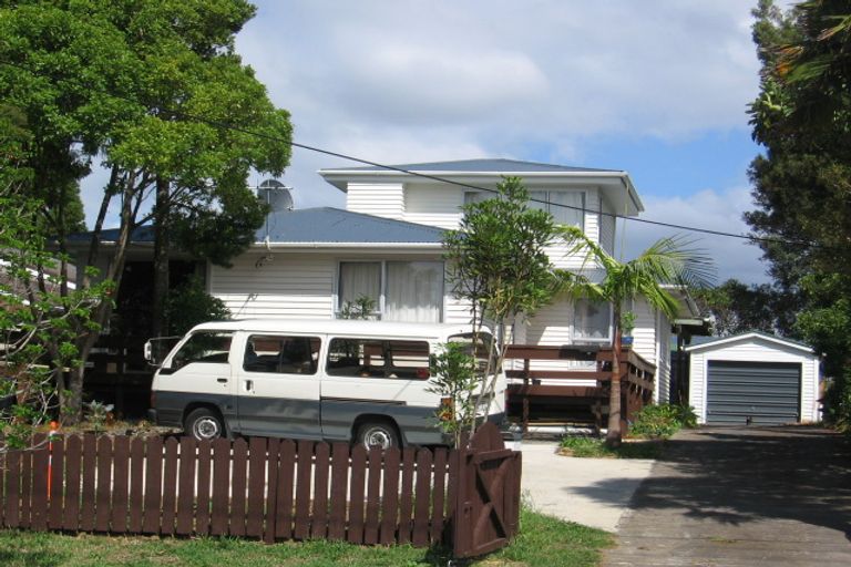 Photo of property in 4 Albert Road, Kelston, Auckland, 0602