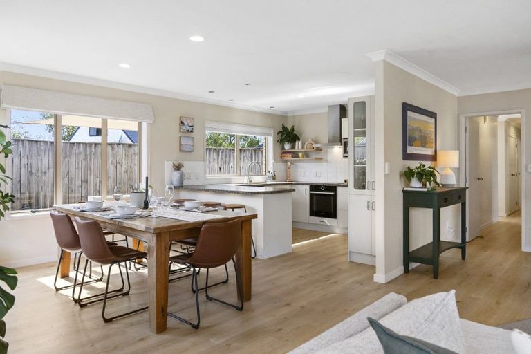 Photo of property in 15 Emery Place, Papamoa Beach, Papamoa, 3118