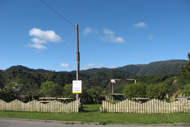 Photo of property in 22 Aylmer Street, Ross, 7812