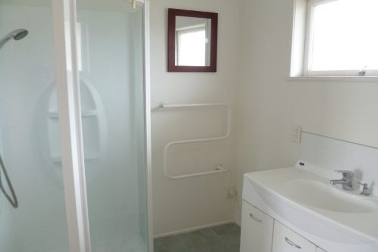 Photo of property in 1/24 Gordon Avenue, Milford, Auckland, 0620