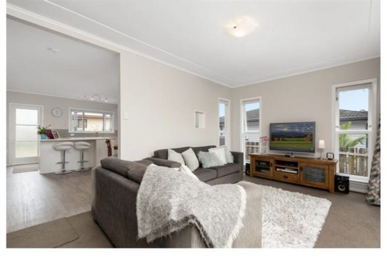Photo of property in 74 Queen Road, Bellevue, Tauranga, 3110