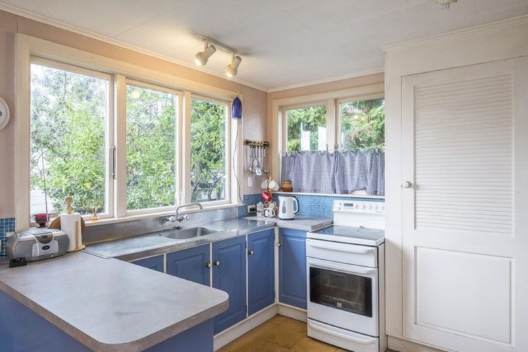 Photo of property in 11 Atarau Grove, Paraparaumu, 5032