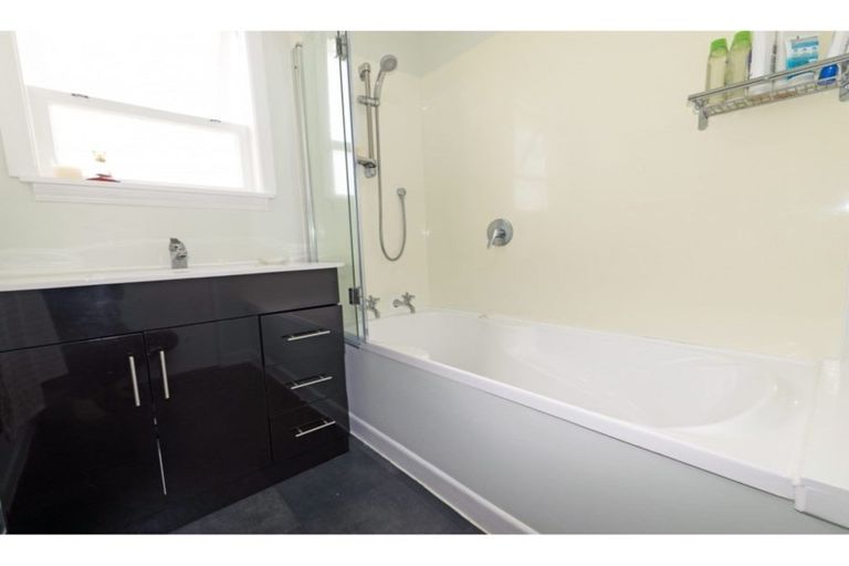 Photo of property in 76 Forest Hill Road, Henderson, Auckland, 0612