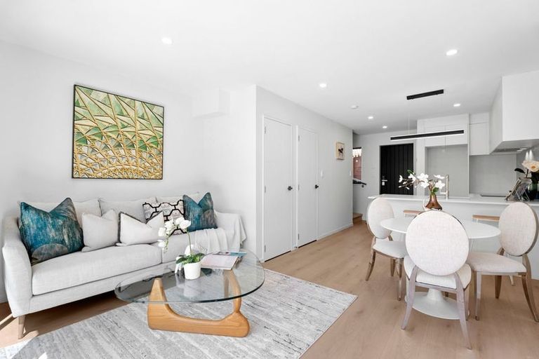 Photo of property in 6/11 Stottholm Road, Titirangi, Auckland, 0604