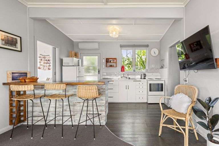 Photo of property in 49b Wallis Street, Raglan, 3225