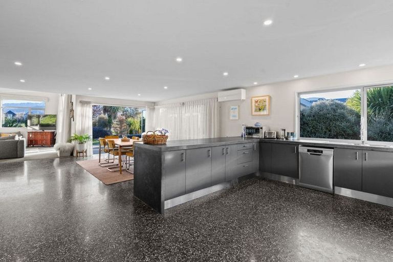 Photo of property in 3 Rere Road, Lake Hayes, Queenstown, 9304