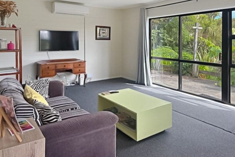 Photo of property in 115 Koputara Road, Himatangi Beach, Foxton, 4891