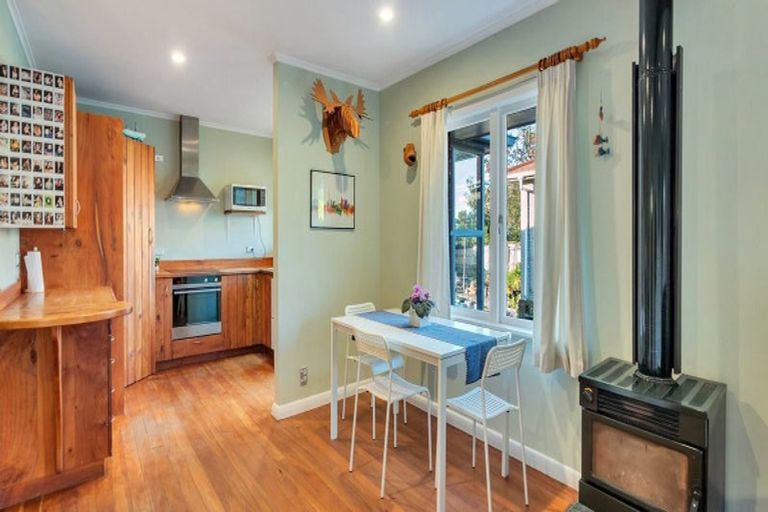Photo of property in 95 Hutchinson Avenue, New Lynn, Auckland, 0600