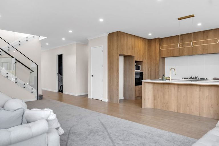 Photo of property in 52 Michael Bosher Way, Flat Bush, Auckland, 2019
