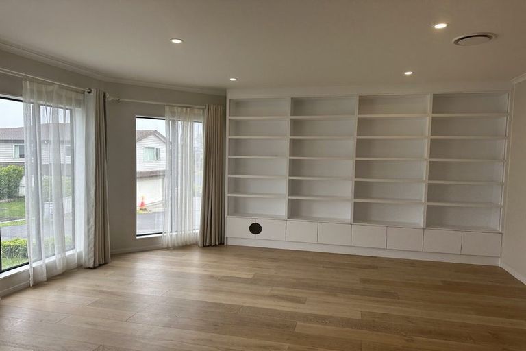 Photo of property in 2 Crompton Place, Orewa, 0931