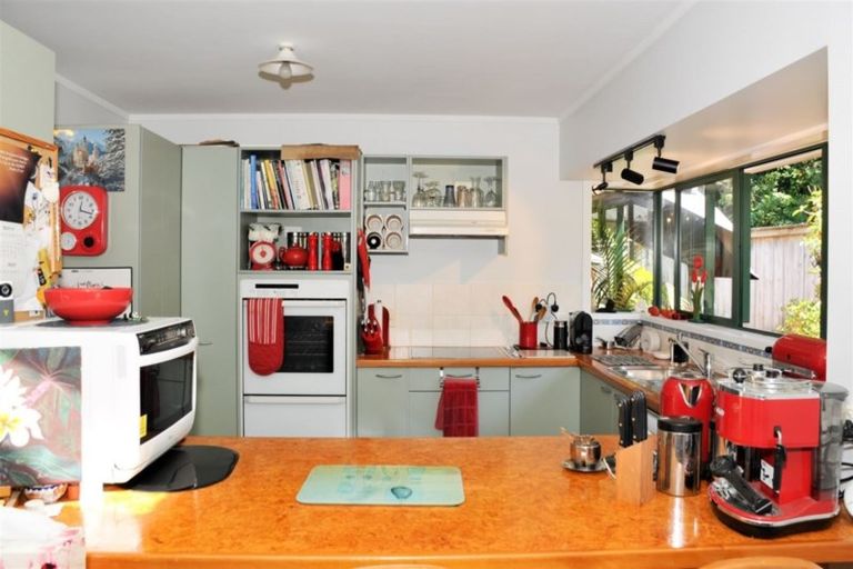 Photo of property in 36 Emlyn Place, Torbay, Auckland, 0630