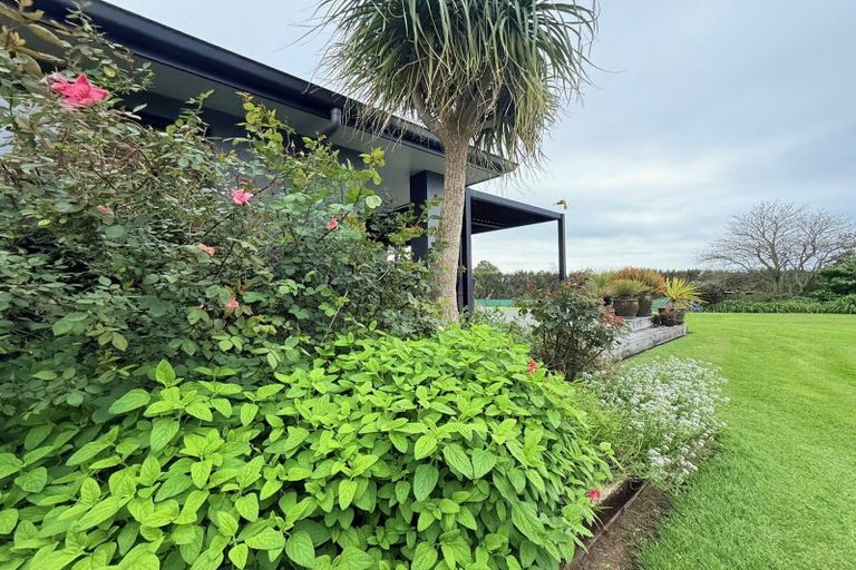 Photo of property in 154 Ohinepanea Road, Pukehina, Te Puke, 3186