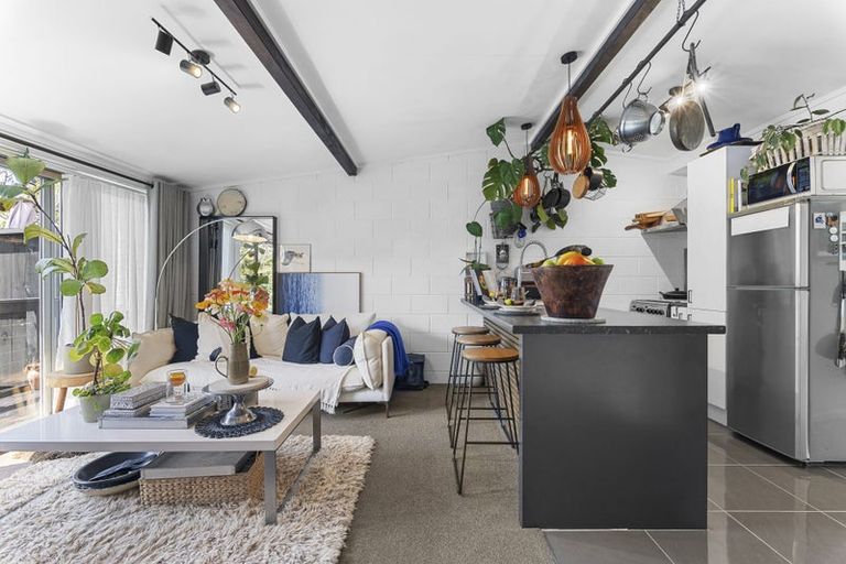 Photo of property in 12b Wheeler Place, Upper Vogeltown, New Plymouth, 4310