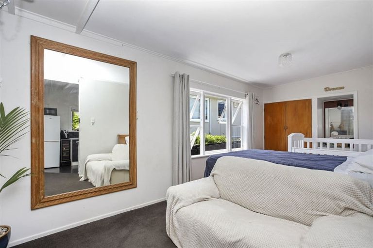 Photo of property in 7 Kamara Road, Glen Eden, Auckland, 0602