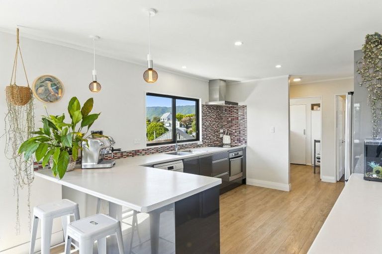 Photo of property in 42 Hicks Crescent, Waikanae Beach, Waikanae, 5036