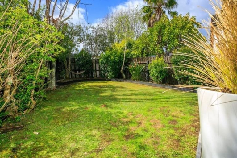 Photo of property in 2/7 Wilkinson Way, Browns Bay, Auckland, 0630