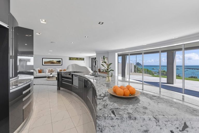 Photo of property in 18 Roy Terrace, Moturoa, New Plymouth, 4310