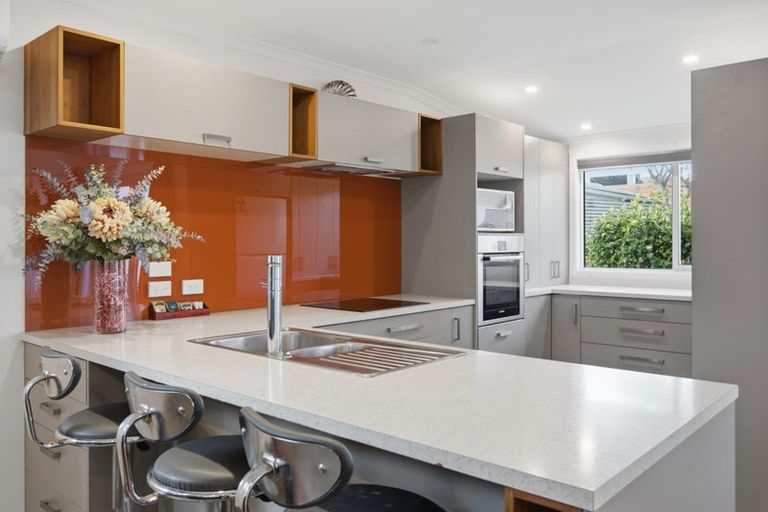 Photo of property in 35 Hine Street, New Plymouth, 4310