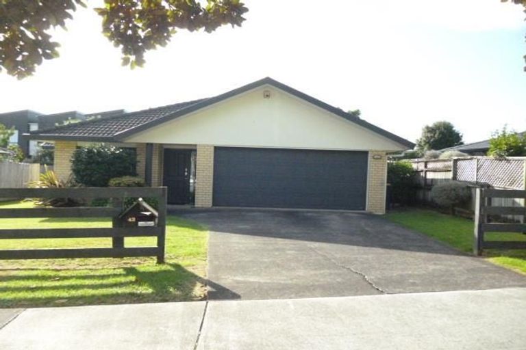Photo of property in 43 Huntington Drive, Huntington Park, Auckland, 2013