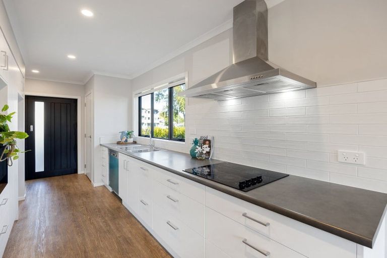 Photo of property in 12 Emmadale Lane, Hamilton East, Hamilton, 3216