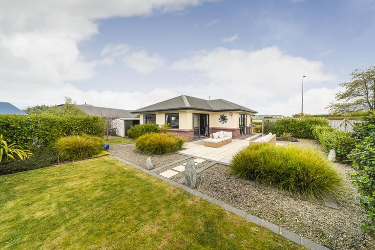 Photo of property in 115 Schnell Drive, Kelvin Grove, Palmerston North, 4414