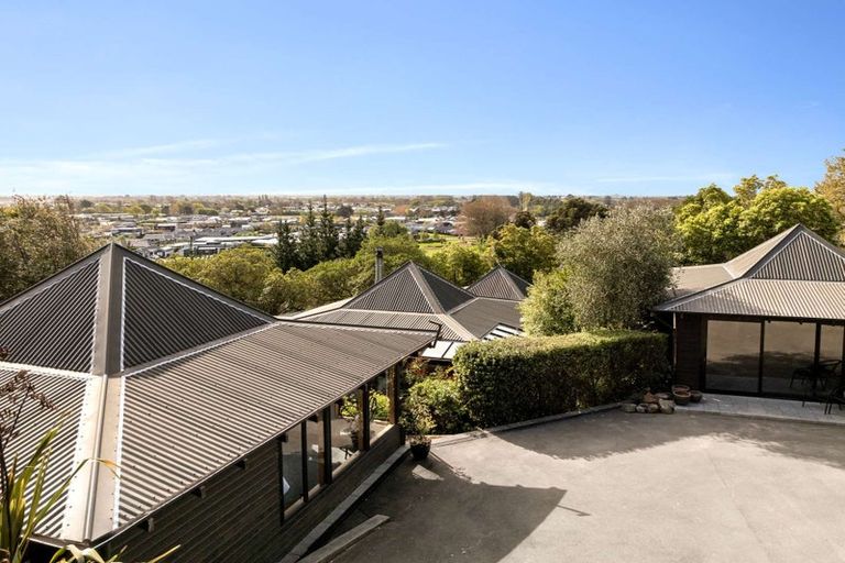 Photo of property in 887 Cashmere Road, Halswell, Christchurch, 8025