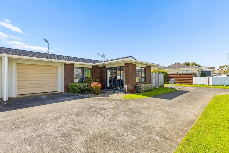 Photo of property in 2/12 Bungalore Place, Half Moon Bay, Auckland, 2012