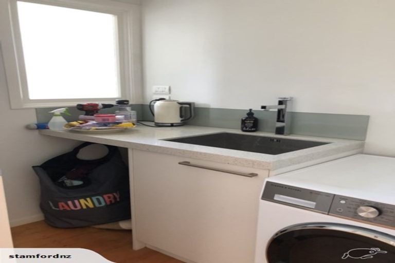 Photo of property in 46 Taupo Street, Green Bay, Auckland, 0604