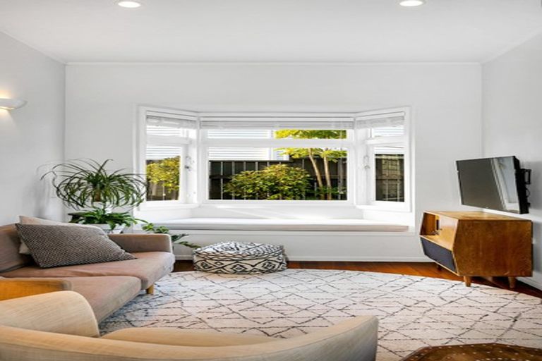 Photo of property in 22 Wright Road, Point Chevalier, Auckland, 1022