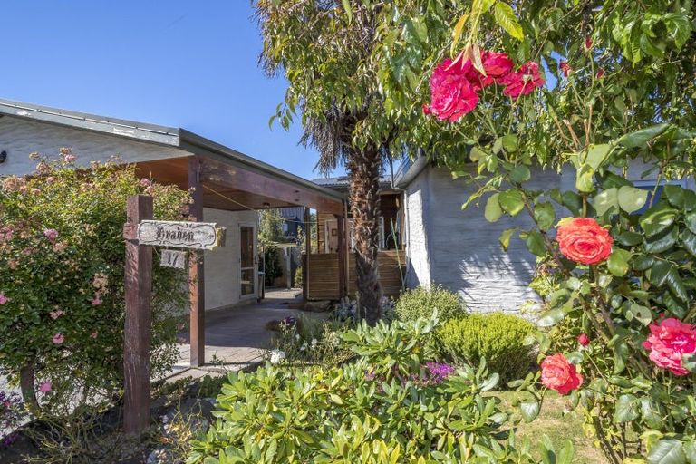 Photo of property in 17 Inverness Crescent, Arrowtown, 9302