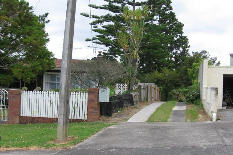 Photo of property in 33 Saffron Street, Birkdale, Auckland, 0626