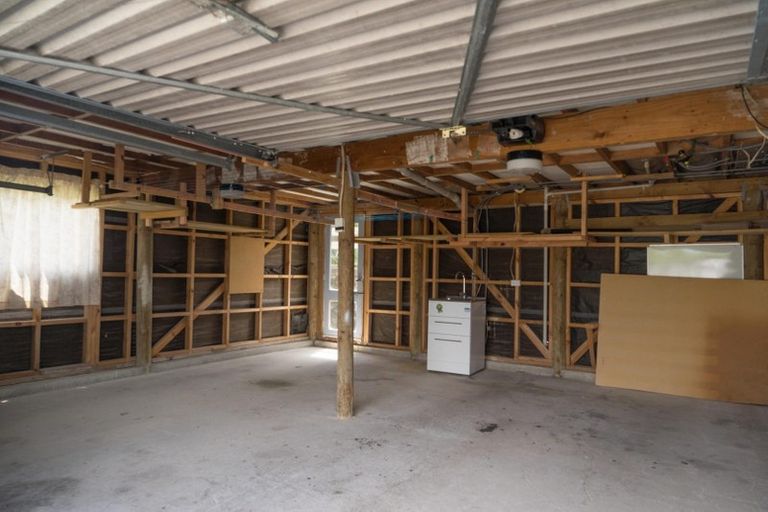 Photo of property in 11 Worthington Place, West Harbour, Auckland, 0618