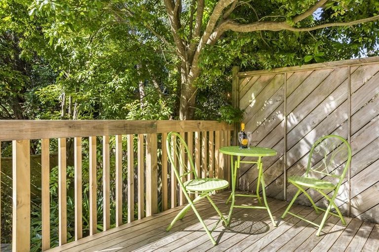 Photo of property in 2/16 Mahara Avenue, Birkenhead, Auckland, 0626