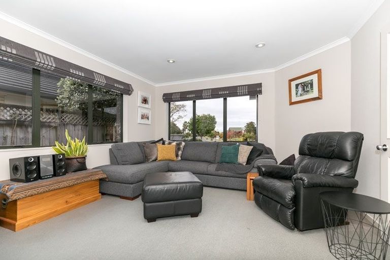 Photo of property in 30 Waiwherowhero Drive, St Andrews, Hamilton, 3200