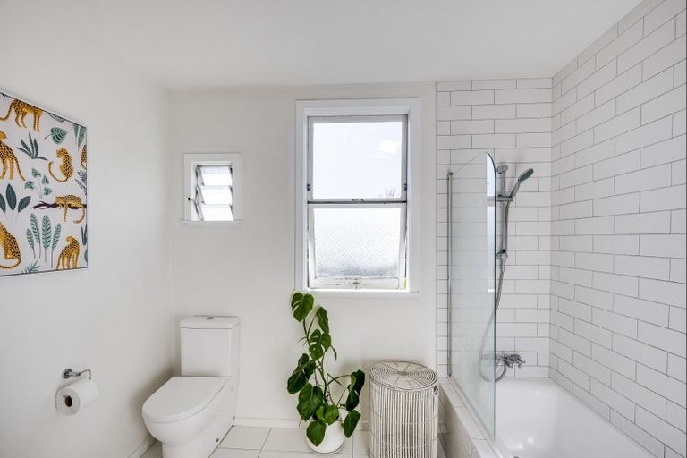 Photo of property in 1013 Heretaunga Street East, Parkvale, Hastings, 4122