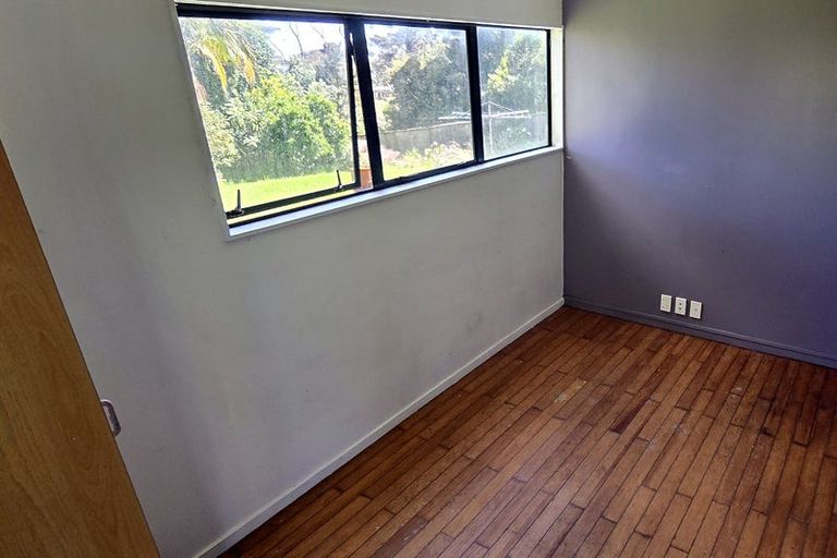 Photo of property in 213 Whangaparaoa Road, Red Beach, 0932