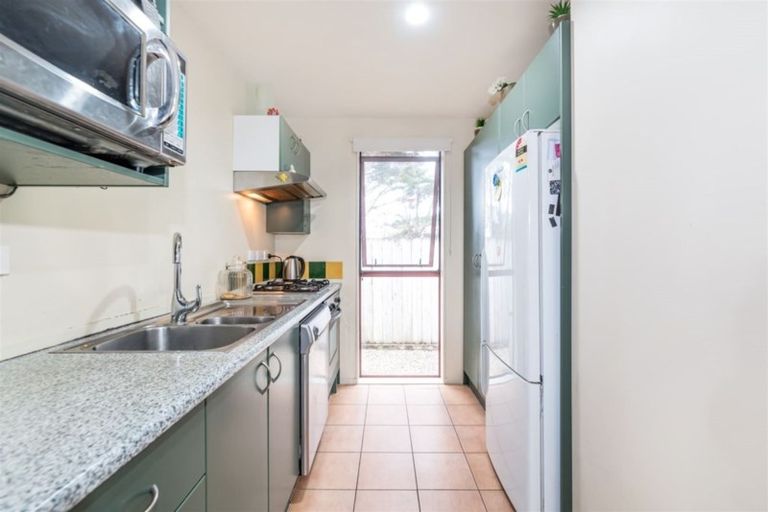 Photo of property in 57 Woodbank Drive, Glen Eden, Auckland, 0602